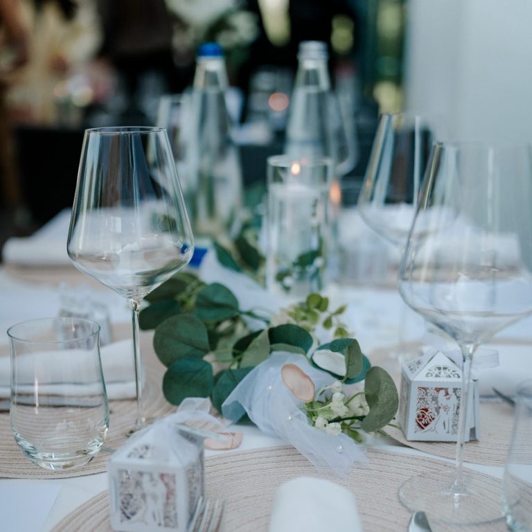 Eventfotografie gedeckter Tisch Eventfoto Hochzeitstisch gedeckt mit Stil fotografiert